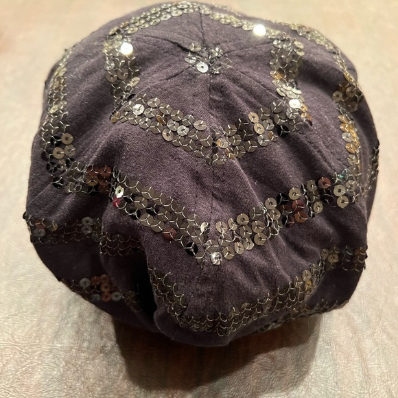 Black fabric sequin hat / cap - Picture 5 of 7